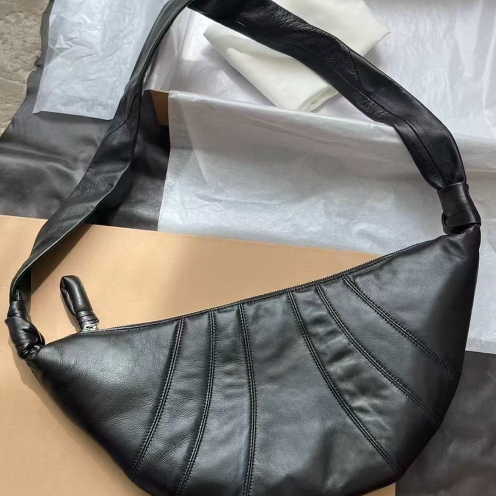 LEMAIRE classic black leather horn bag - Picture 3 of 5
